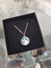 Cargar imagen en el visor de la galería, Collar Luna Cadena Plateada
