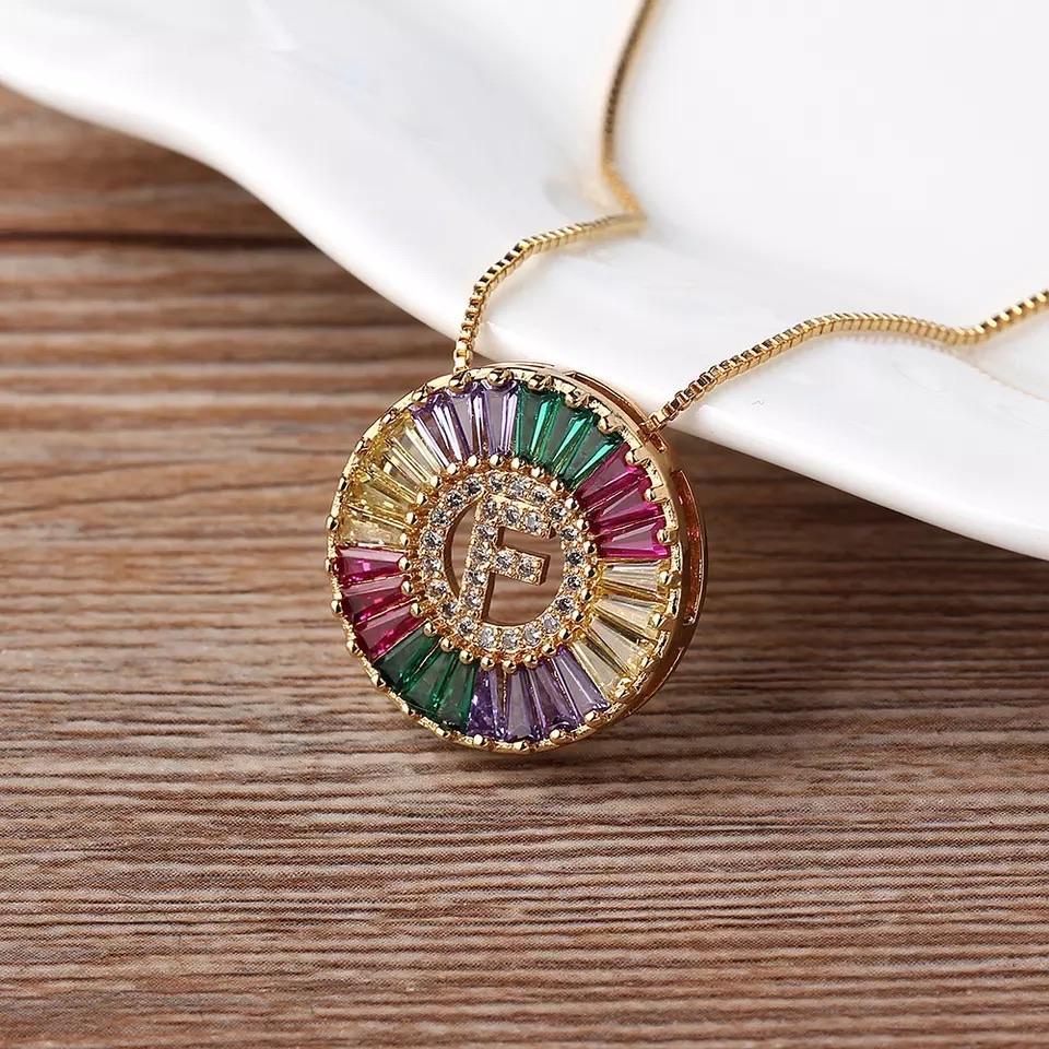 Collar con inicial zirconia colores