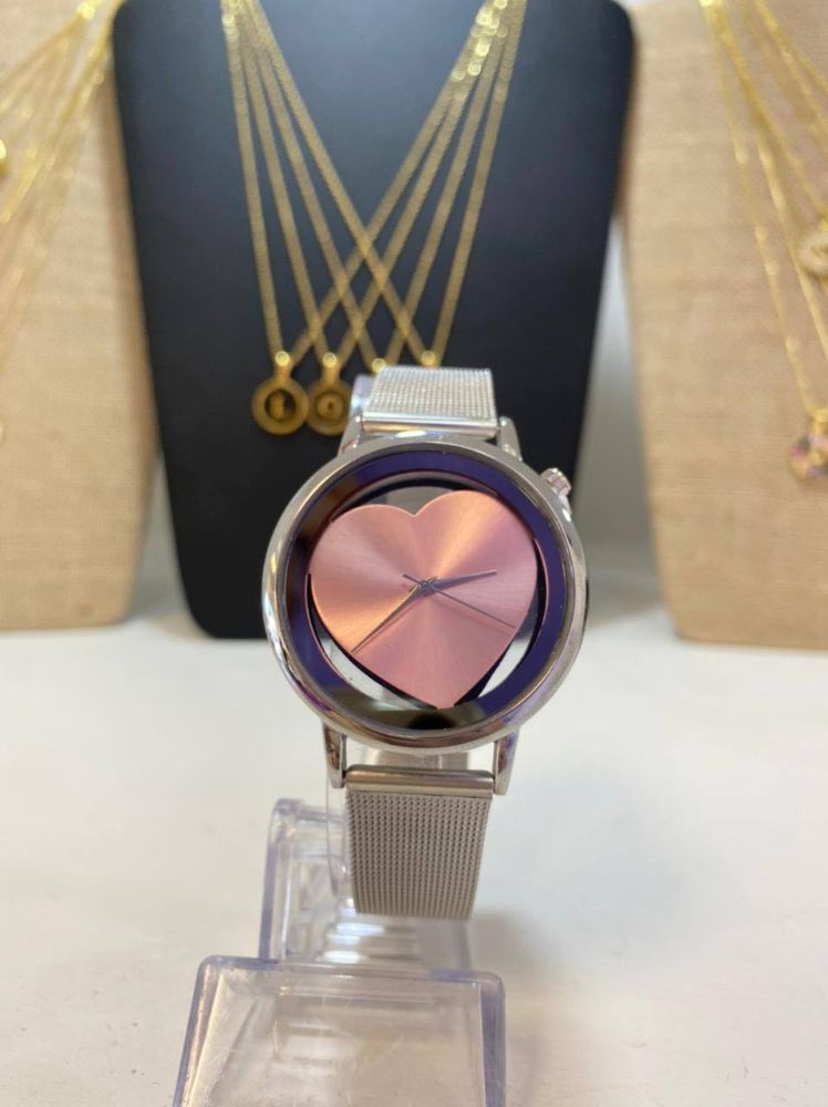 RELOJ METALICO CON FORMA DE CORAZON PLATEADO