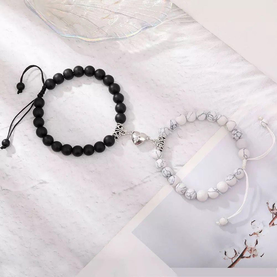 Set Pulseras Distancia Iman Negra/blanca corazon