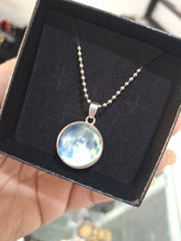 Cargar imagen en el visor de la galería, Collar Luna Cadena bolitas
