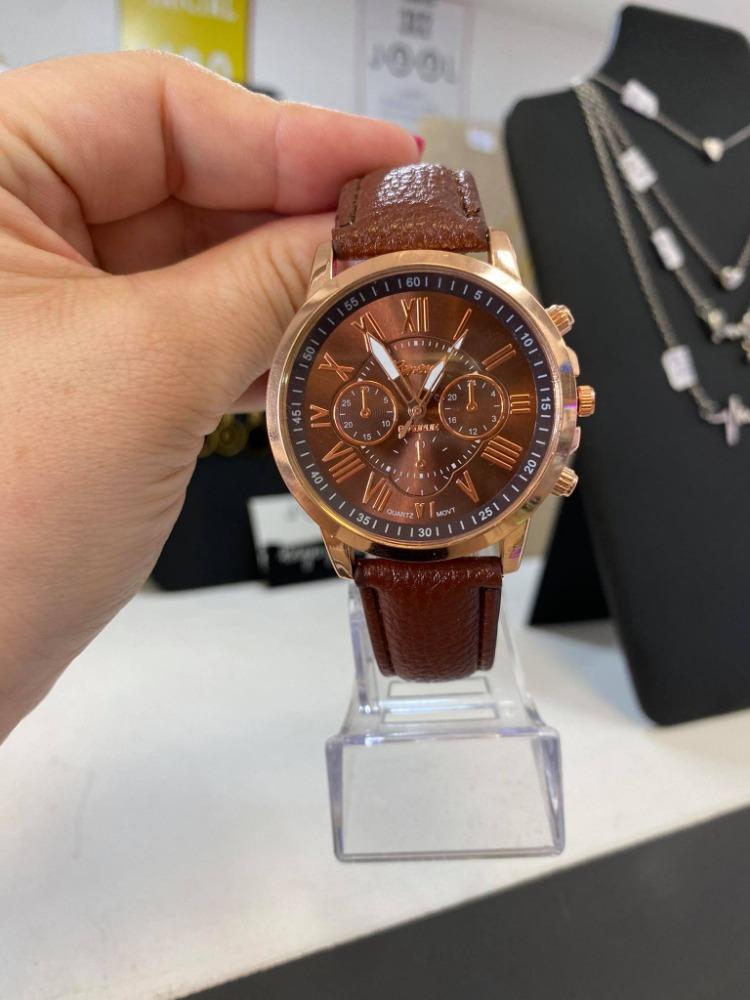 RELOJ ROMANOS CAFE OSCURO