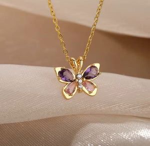 COLLAR DORADO MARIPOSA MORADA