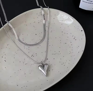 COLLAR CORAZON AGUJA