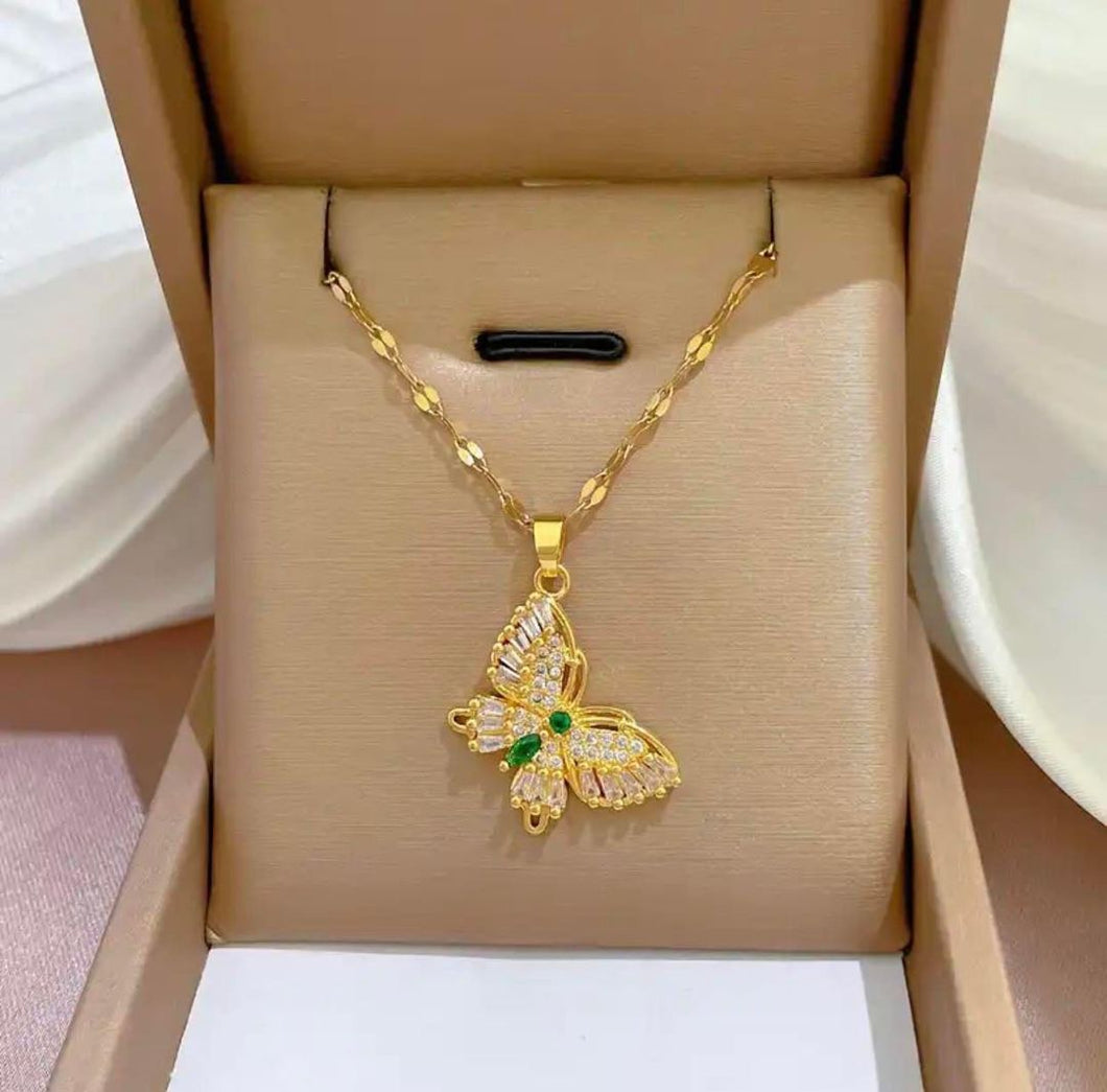 Collar mariposa piedras verdes