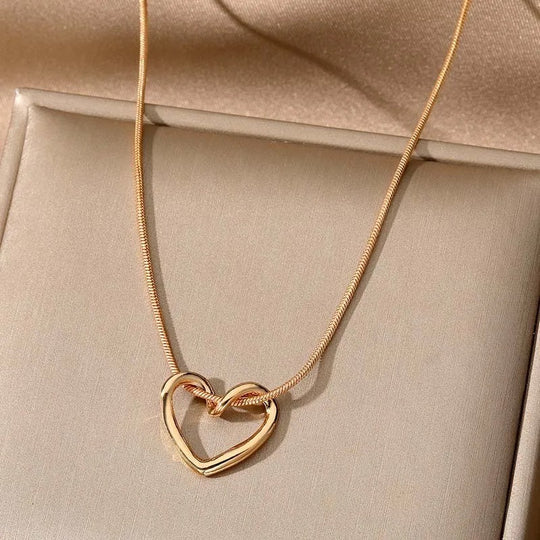 Collar Corazón Lazo Dorado