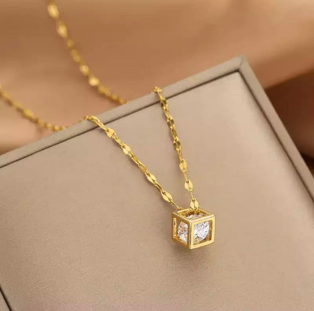 COLLAR CUBO DIAMANTE