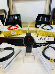 RELOJ STRIPED DETALLES ROJOS