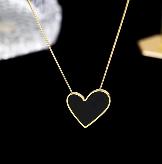 COLLAR CORAZON NEGRO IRREGULAR