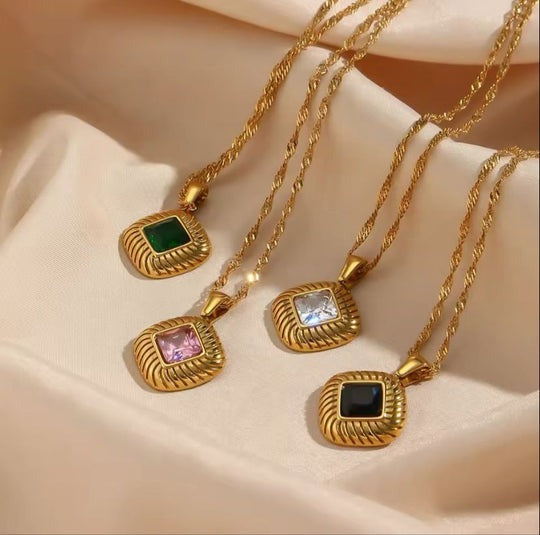 COLLAR QUEEN ROSA