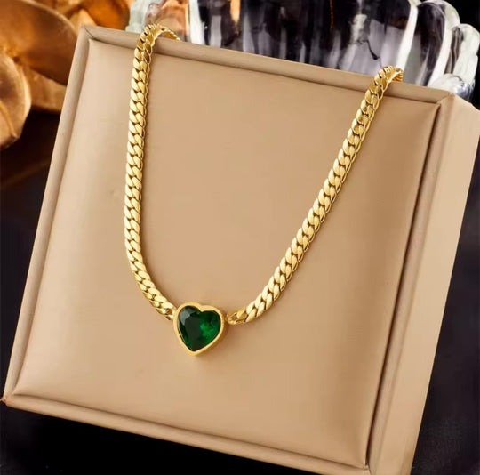 COLLAR CORAZON ESMERALDA