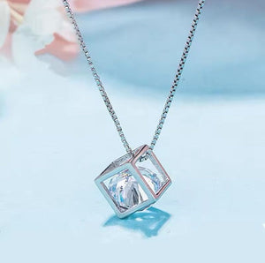 COLLAR CUBO DIAMANTE PLATEADO