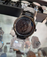 Cargar imagen en el visor de la galería, RELOJ SKULL METAL CALAVERA NEGRA 1853
