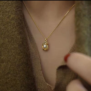 COLLAR PERLA EN DIJE IRREGULAR